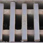 Kan jeg selv installere min afløbsrende, eller skal jeg have professionel hjælp?